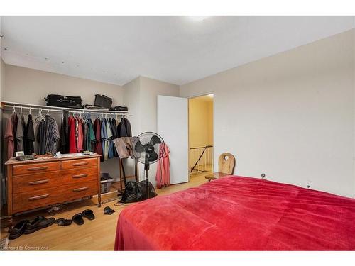 832-350 Quigley Road, Hamilton, ON - Indoor Photo Showing Bedroom