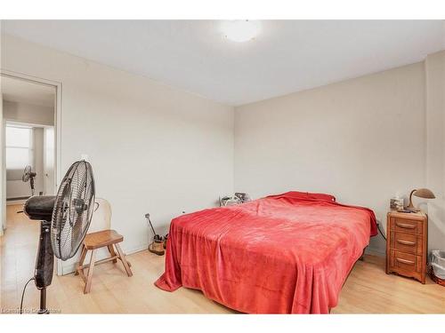 832-350 Quigley Road, Hamilton, ON - Indoor Photo Showing Bedroom