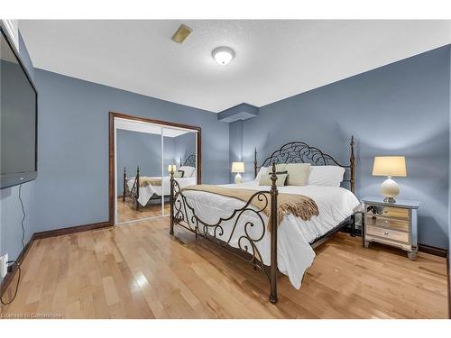 117 Christopher Drive, Hamilton, ON - Indoor Photo Showing Bedroom