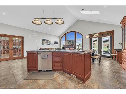 117 Christopher Drive, Hamilton, ON - Indoor Photo Showing Kitchen