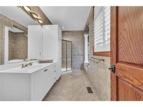 117 Christopher Drive, Hamilton, ON - Indoor Photo Showing Bathroom