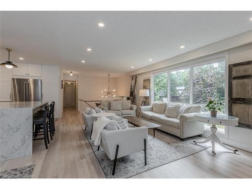 1891 Heather Hills Drive, Burlington, ON - Indoor Photo Showing Living Room