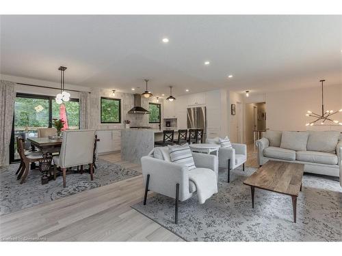 1891 Heather Hills Drive, Burlington, ON - Indoor Photo Showing Living Room