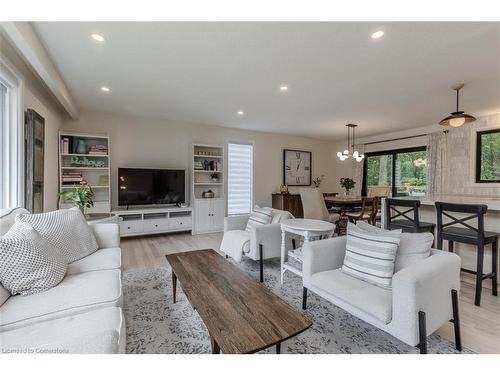 1891 Heather Hills Drive, Burlington, ON - Indoor Photo Showing Living Room