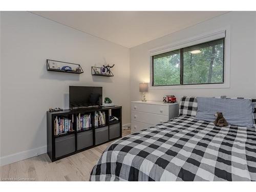 1891 Heather Hills Drive, Burlington, ON - Indoor Photo Showing Bedroom