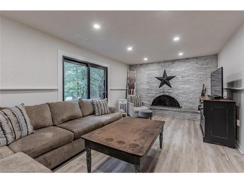 1891 Heather Hills Drive, Burlington, ON - Indoor Photo Showing Living Room