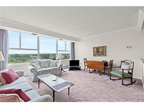 407-7 Gale Crescent, St. Catharines, ON - Indoor Photo Showing Living Room