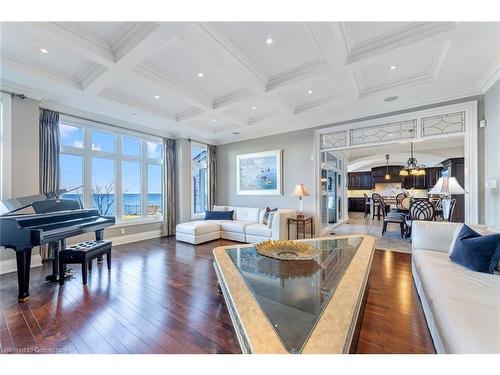 56 Aquamarine Drive, Hamilton, ON - Indoor Photo Showing Living Room