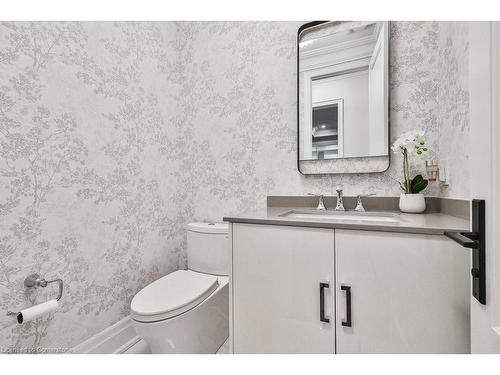 2301 Charles Cornwall Avenue, Oakville, ON - Indoor Photo Showing Bathroom