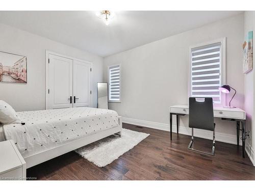 2301 Charles Cornwall Avenue, Oakville, ON - Indoor Photo Showing Bedroom