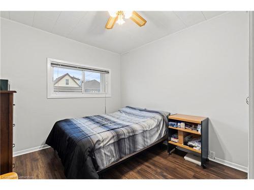 150 Albany Avenue, Hamilton, ON - Indoor Photo Showing Bedroom