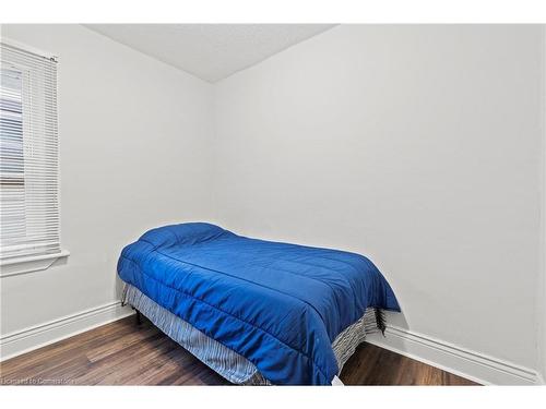 150 Albany Avenue, Hamilton, ON - Indoor Photo Showing Bedroom