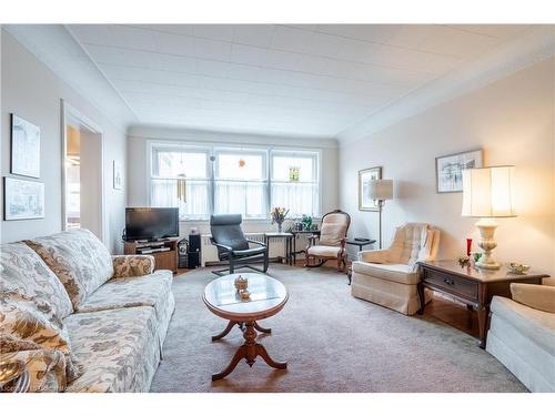 407C-5 East 36Th Street, Hamilton, ON - Indoor Photo Showing Living Room