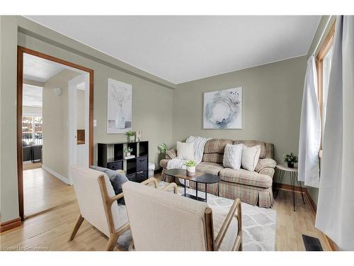 263 Orkney Street W, Caledonia, ON - Indoor Photo Showing Living Room