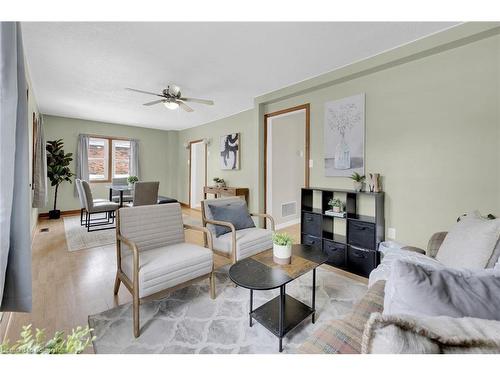 263 Orkney Street W, Caledonia, ON - Indoor Photo Showing Living Room