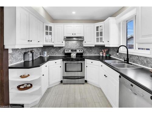 91 Leaside Drive, Welland, ON - Indoor Photo Showing Kitchen With Double Sink