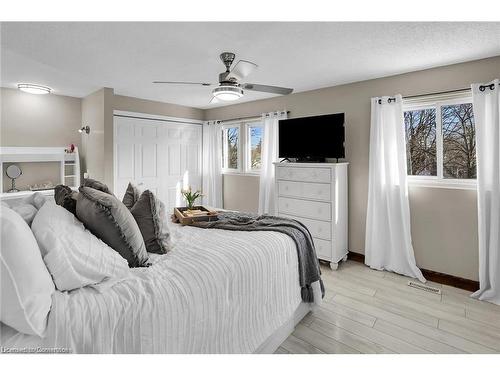 91 Leaside Drive, Welland, ON - Indoor Photo Showing Bedroom