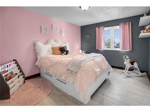 91 Leaside Drive, Welland, ON - Indoor Photo Showing Bedroom