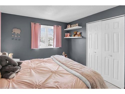 91 Leaside Drive, Welland, ON - Indoor Photo Showing Bedroom