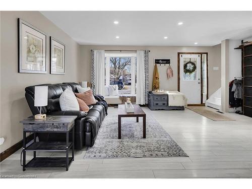 91 Leaside Drive, Welland, ON - Indoor Photo Showing Living Room