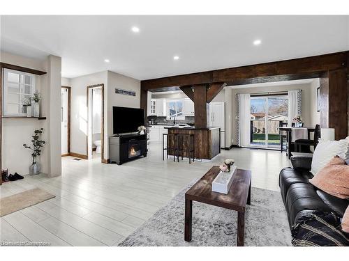 91 Leaside Drive, Welland, ON - Indoor Photo Showing Living Room