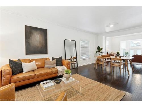 201 Rosslyn Avenue N, Hamilton, ON - Indoor Photo Showing Living Room