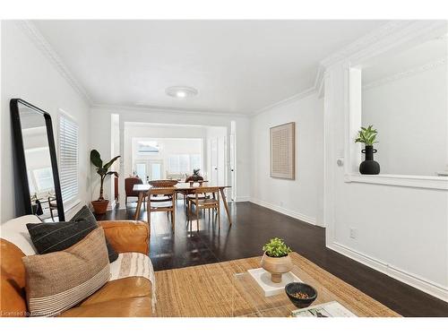 201 Rosslyn Avenue N, Hamilton, ON - Indoor Photo Showing Living Room