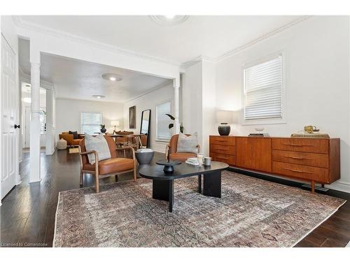 201 Rosslyn Avenue N, Hamilton, ON - Indoor Photo Showing Living Room