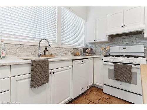 201 Rosslyn Avenue N, Hamilton, ON - Indoor Photo Showing Kitchen