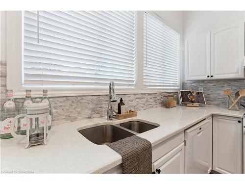 201 Rosslyn Avenue N, Hamilton, ON - Indoor Photo Showing Kitchen With Double Sink