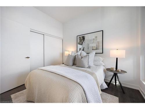 2506-370 Martha Street, Burlington, ON - Indoor Photo Showing Bedroom