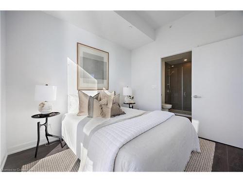 2506-370 Martha Street, Burlington, ON - Indoor Photo Showing Bedroom