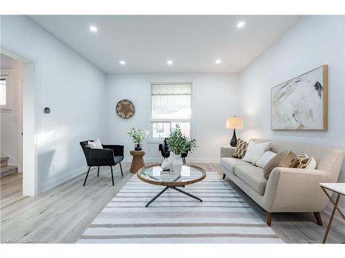 27 Harvey Street, Hamilton, ON - Indoor Photo Showing Living Room