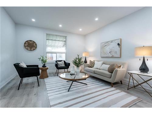 27 Harvey Street, Hamilton, ON - Indoor Photo Showing Living Room