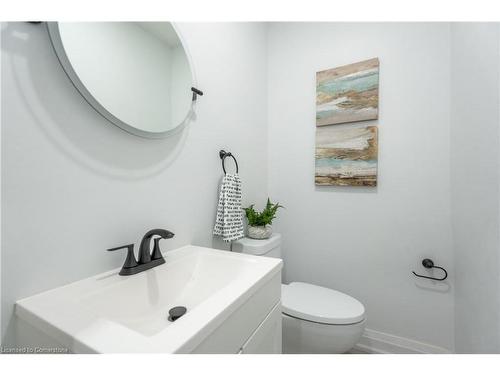 27 Harvey Street, Hamilton, ON - Indoor Photo Showing Bathroom