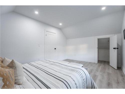 27 Harvey Street, Hamilton, ON - Indoor Photo Showing Bedroom