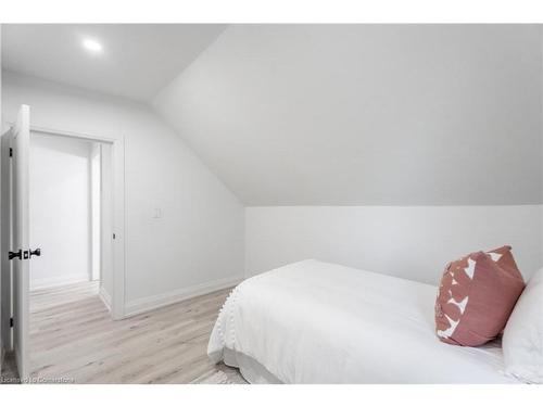 27 Harvey Street, Hamilton, ON - Indoor Photo Showing Bedroom