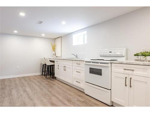 Lower-169 Wallace Avenue S, Welland, ON - Indoor Photo Showing Kitchen