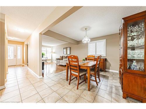 153 Ravenbury Drive, Hamilton, ON - Indoor Photo Showing Dining Room