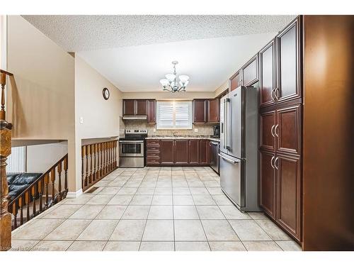 153 Ravenbury Drive, Hamilton, ON - Indoor Photo Showing Kitchen