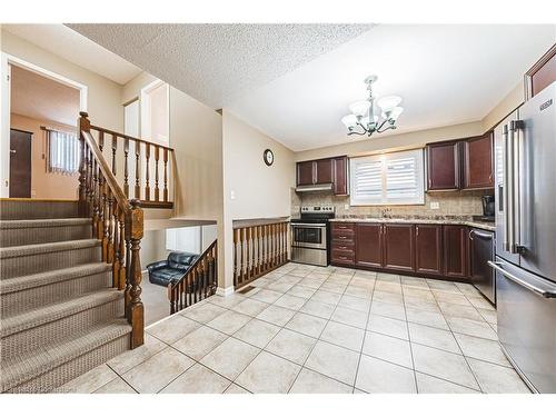 153 Ravenbury Drive, Hamilton, ON - Indoor Photo Showing Other Room