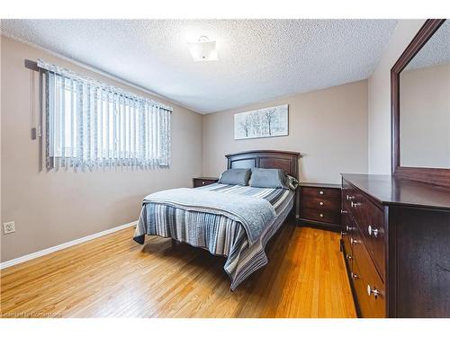 153 Ravenbury Drive, Hamilton, ON - Indoor Photo Showing Bedroom