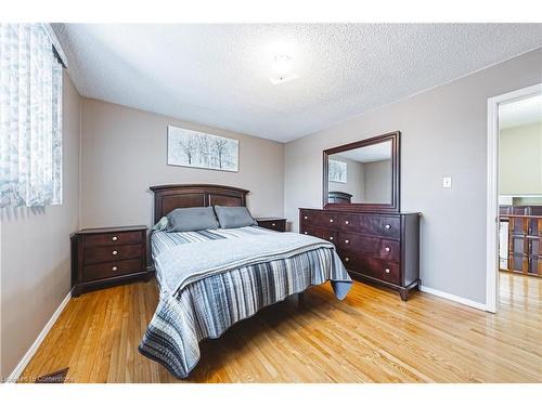 153 Ravenbury Drive, Hamilton, ON - Indoor Photo Showing Bedroom