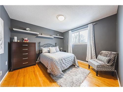 153 Ravenbury Drive, Hamilton, ON - Indoor Photo Showing Bedroom