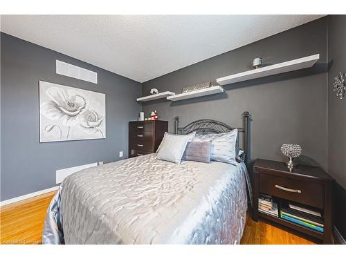 153 Ravenbury Drive, Hamilton, ON - Indoor Photo Showing Bedroom