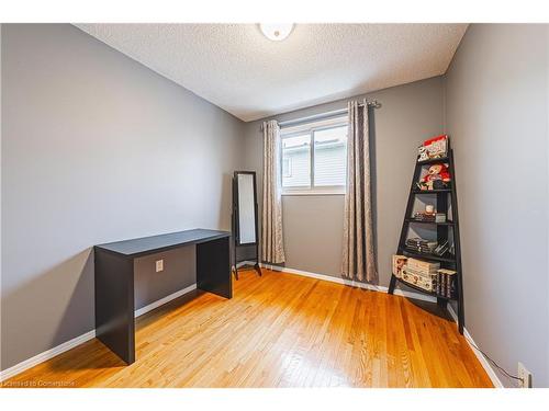 153 Ravenbury Drive, Hamilton, ON - Indoor Photo Showing Other Room