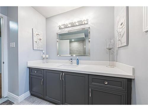 153 Ravenbury Drive, Hamilton, ON - Indoor Photo Showing Bathroom