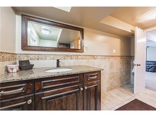 153 Ravenbury Drive, Hamilton, ON - Indoor Photo Showing Bathroom