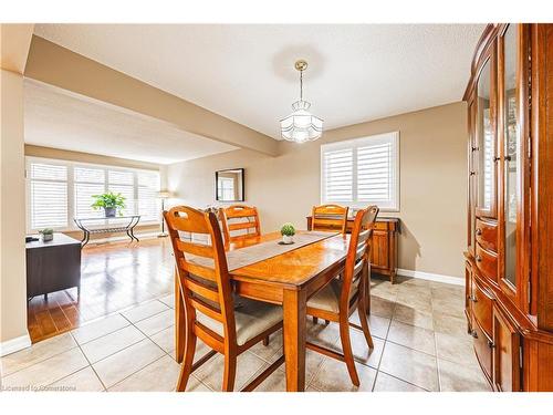 153 Ravenbury Drive, Hamilton, ON - Indoor Photo Showing Dining Room