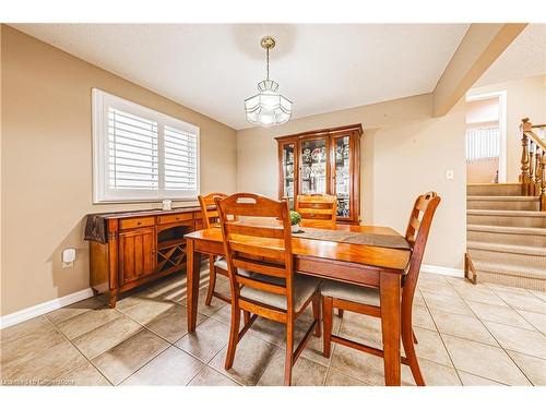 153 Ravenbury Drive, Hamilton, ON - Indoor Photo Showing Dining Room